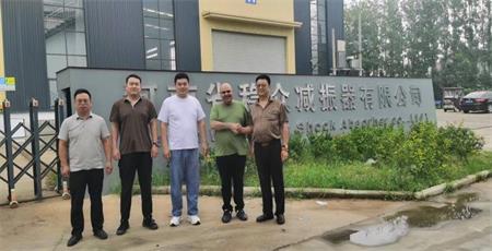 深化国际合作！ 非洲汽车配件经销商代表莅临河南省稳众减振器工厂考察 共探发展新机遇