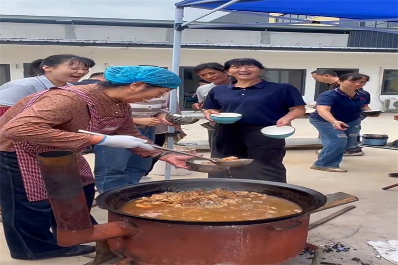 暖心餐食赋能生产！唤醒减振人活力 ——河南省稳众减振器有限公司