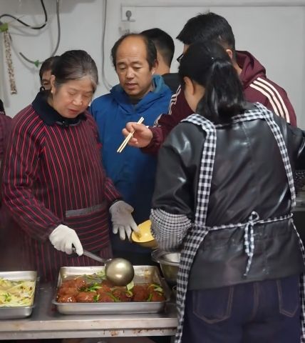 鲜香暖胃，劲满车间！减振厂午餐为奋斗续航